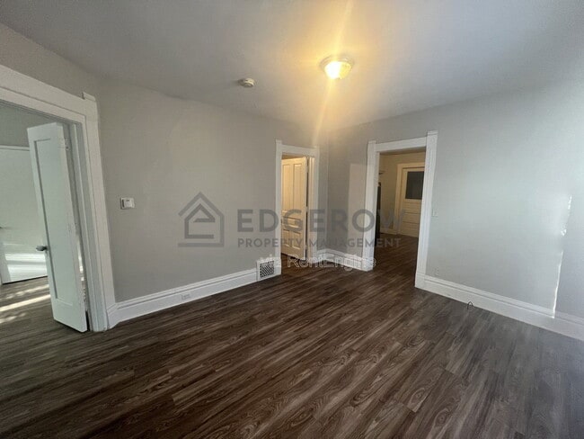 Photo - 839 Alpine Ave NW