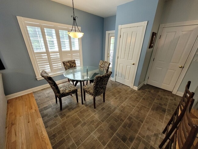 Photo - $4200 - 4 Bed / 2.5 Bath Single Family Home in Merrimack on a Cul-de-sac!
