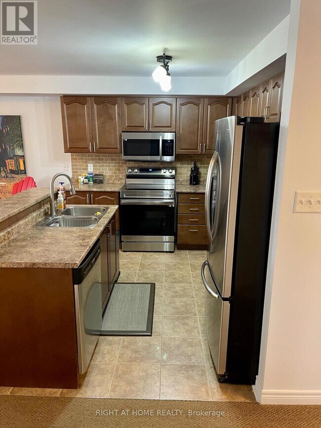 Photo - 2933 Bur Oak Ave