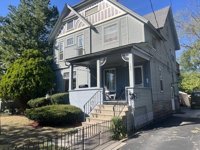 1607 6th St Unit 1607 6th St lower unit