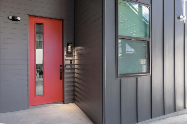 Stylish 1-Bed Oasis with Elevator Access, Resort-Style Pool, and In-Home Laundry in New Braunfels