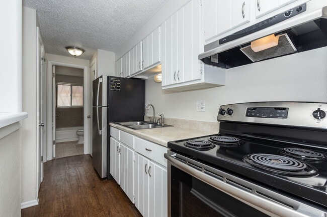 1280 Clayton St. Apartments