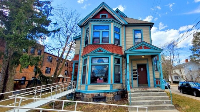 Building Photo - 217 N Washington St Unit #1