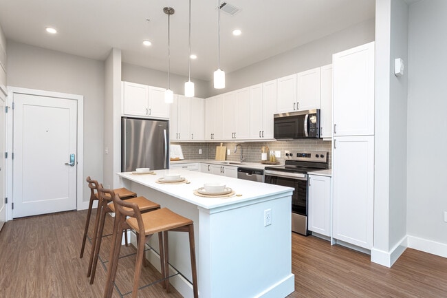 Building Photo - Avalon Carmel Commons