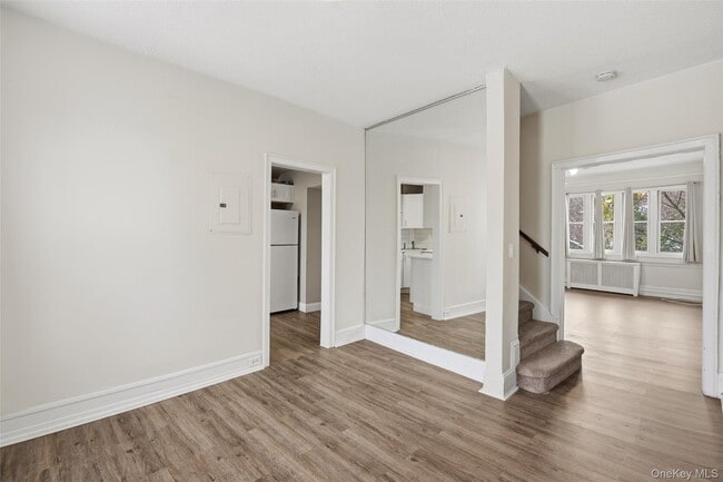 Photo - 220-20 Garth Rd Unidad 206