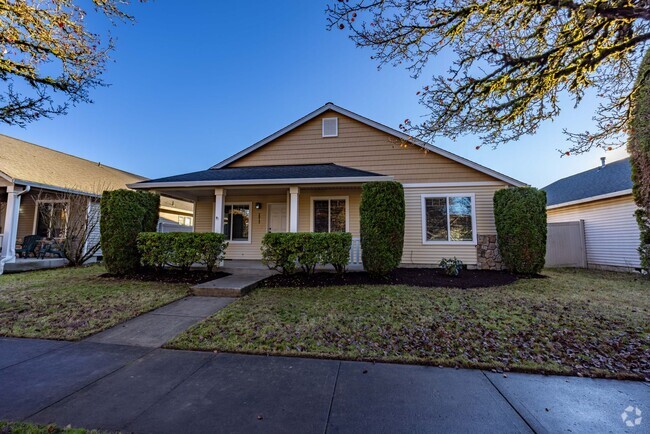 Building Photo - Three bedroom home in Battle Ground. One l...