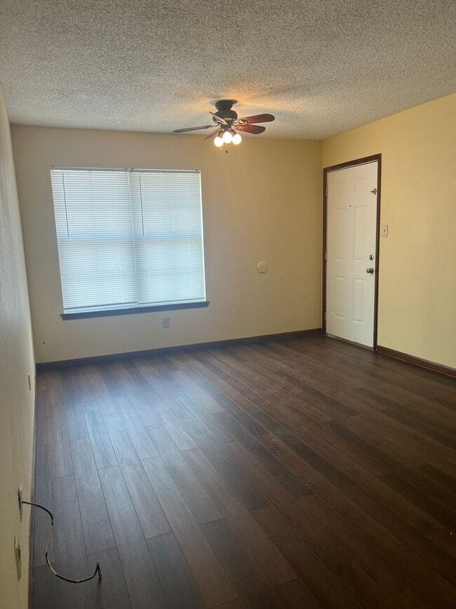 Photo - 2 Bed 1 Bath Apartment for Lease