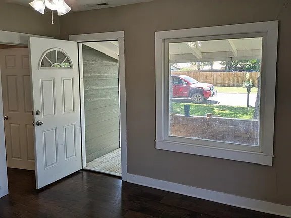 Photo - 310 N Locust St