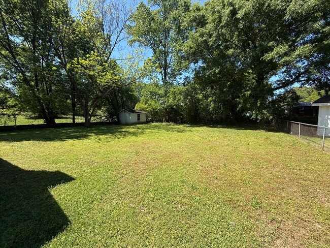 Photo - ** 3 bed 1 bath located in Forest Hills ** Call 334-366-9198 to schedule a self showing