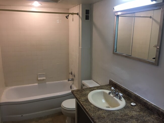 Photo - College Street Apartments