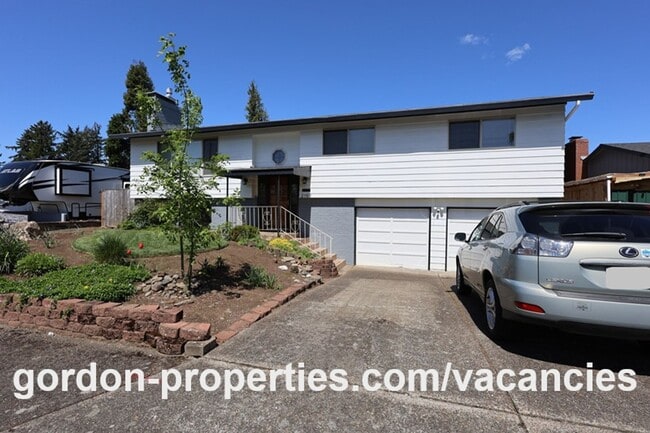 Photo - NE 22nd Ct - Gresham 4 bedroom split level home