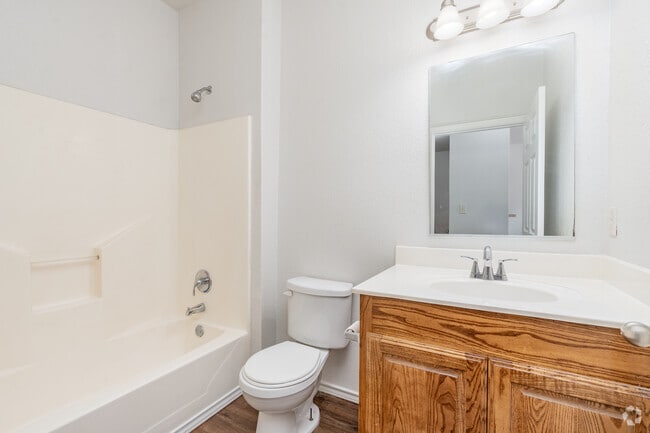 1BR, 1BA - 464SF - Bathroom - Lone Star Apartments