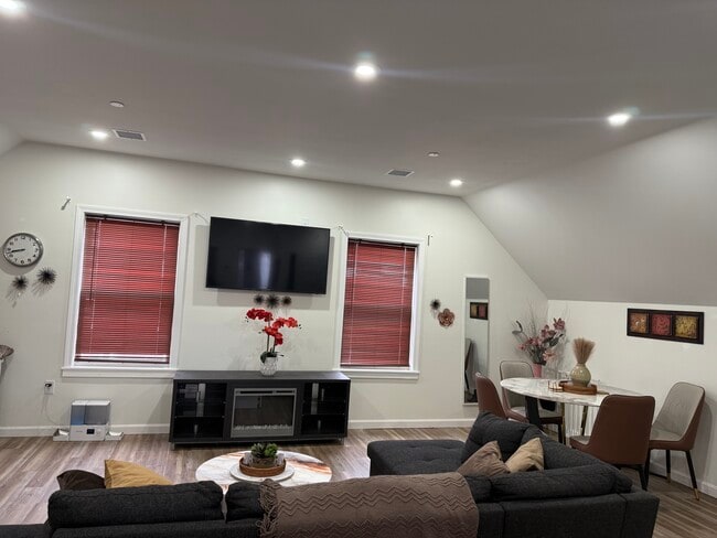 Photo - 20 Graham St Unit #4