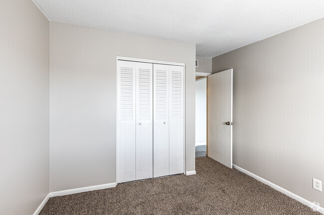 3BR, 1.5BA - 900SF