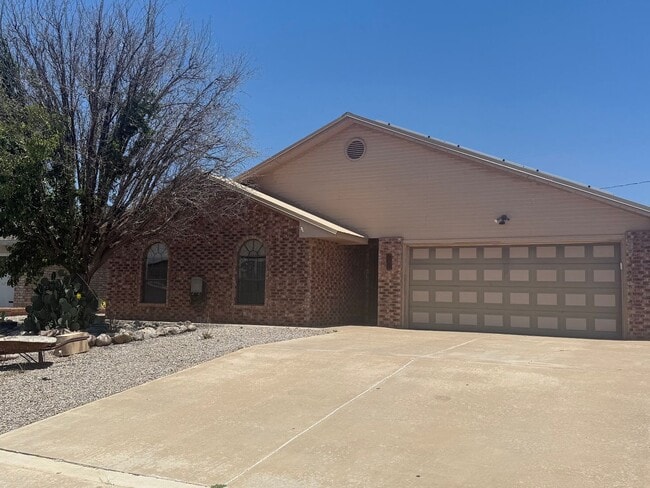 Building Photo - 609 Montwood Ct