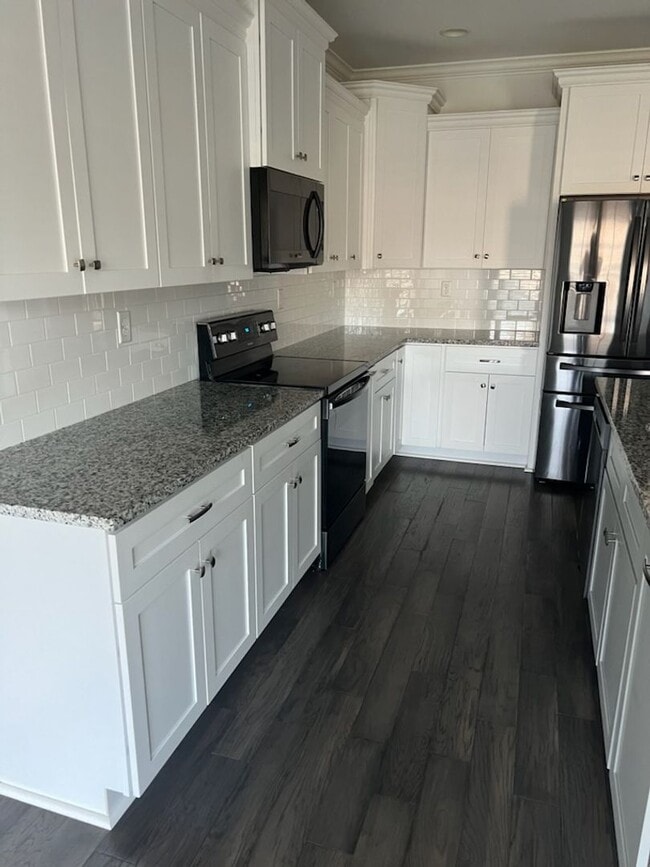 Photo - Beautiful 3 Bed 2 Bath Available this Fall!