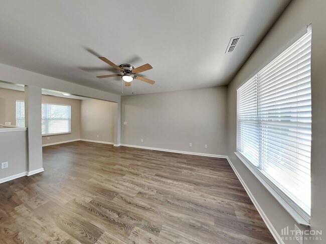 Photo - 2187 Erin Ln