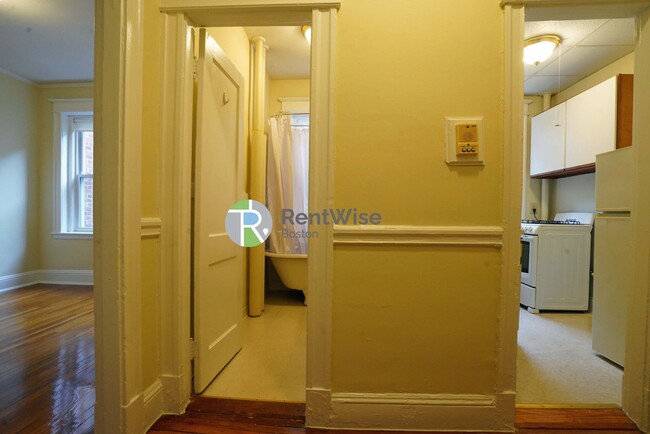 Building Photo - 60 Woodstock Ave Rental