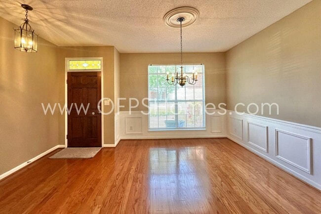 Photo - 4534 Parkwood Ln E