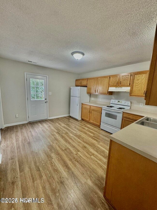 Photo - 319 Bracken Pl