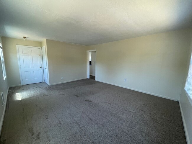 Photo - Charming Second Floor 1-Bedroom Close to Peninsula Park! Unit C