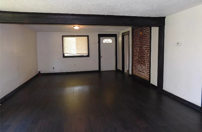 Photo - 3115 W 40th St