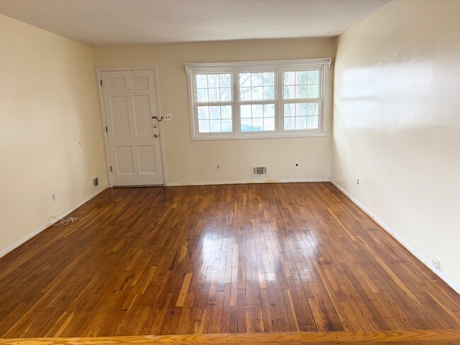 Photo - 107 Ebony St