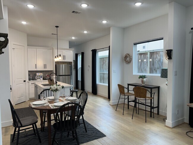 Photo - 1711 Ruth St