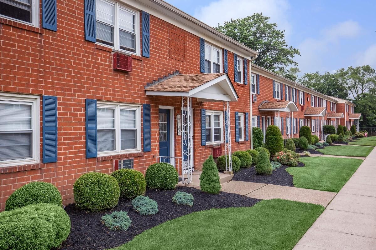 Creek Village Apartments For Rent In Levittown