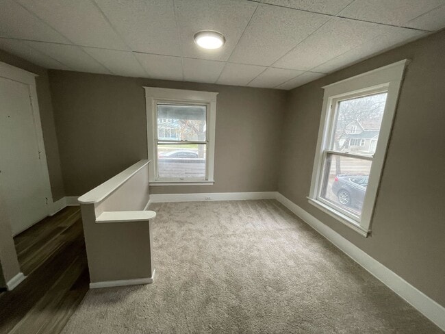 Building Photo - 239 Ann St NE Unit 1