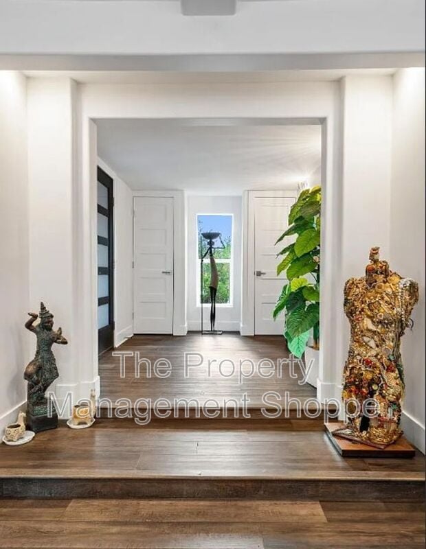 Photo - 820 Foothill Ln