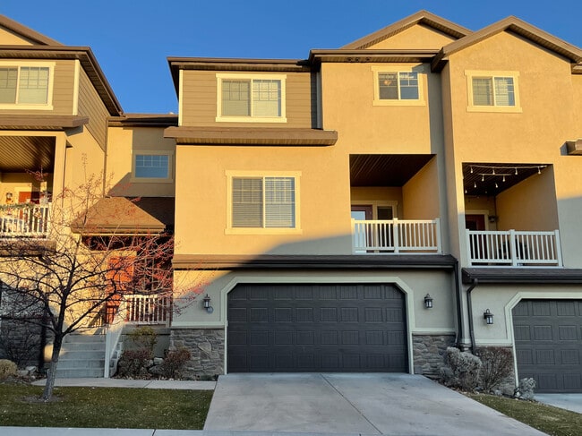 Building Photo - 865 S Aspen Wy