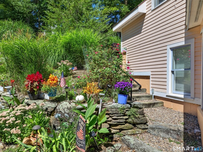 427 Noank Rd
