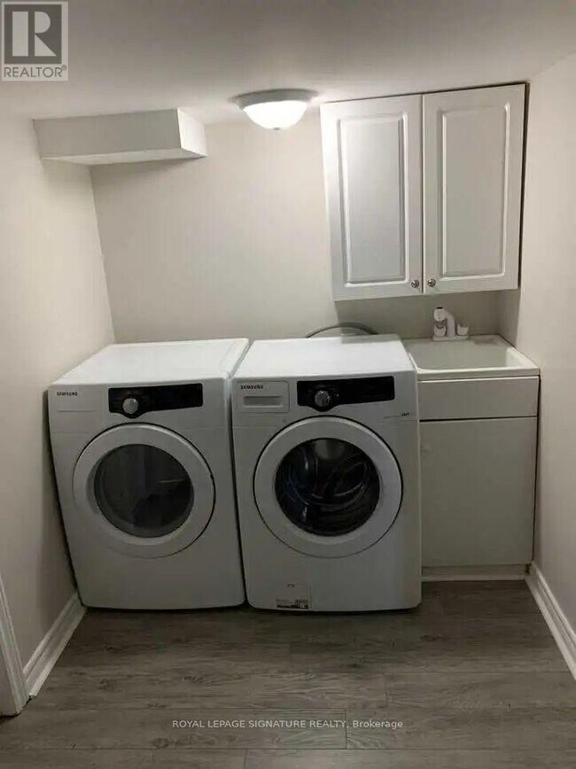 Photo - 438 Bonita Crescent