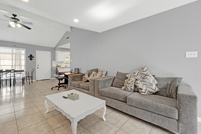 Photo - 222 Wickhamford Way