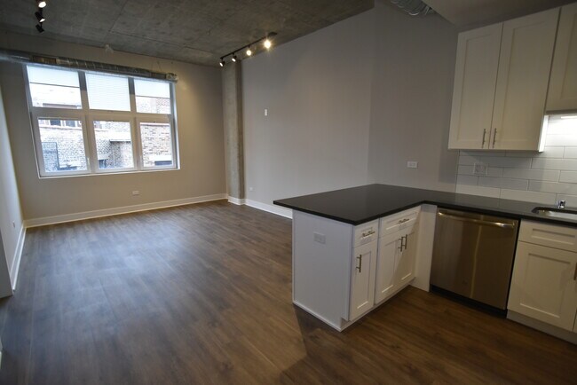Photo - 3833 N Broadway Unit 620