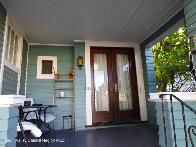 Photo - 823-825-825 Columbia St