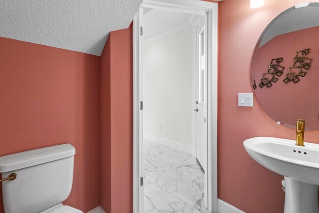 Photo - 16181 Oakview Dr