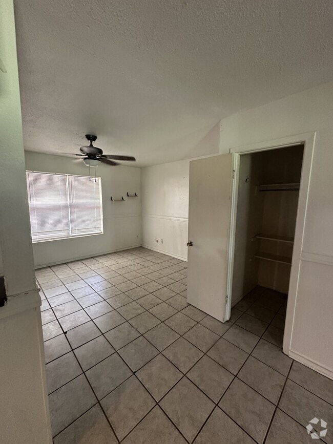 Building Photo - 351 Veltri St Rental