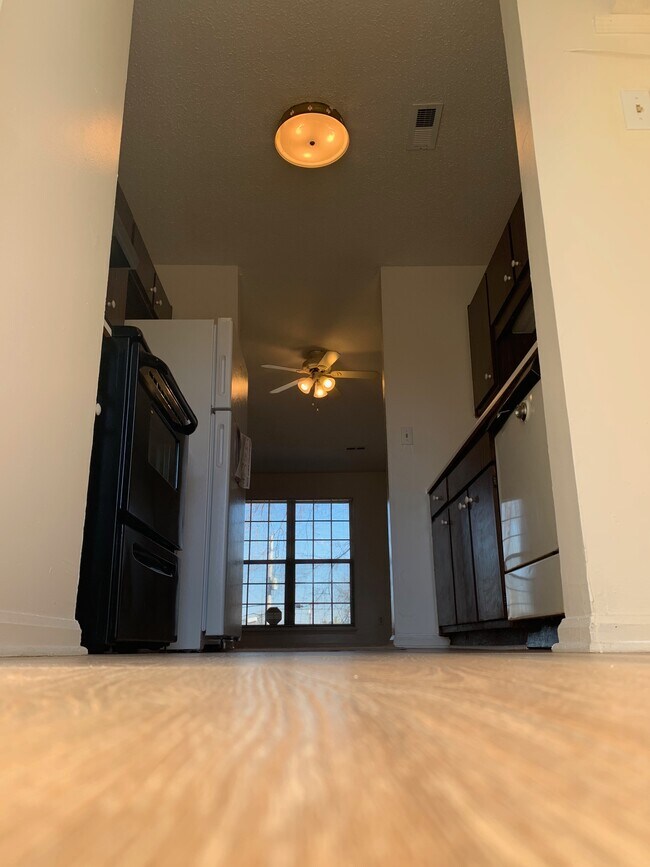 Photo - 2014 Hobbs Rd SE