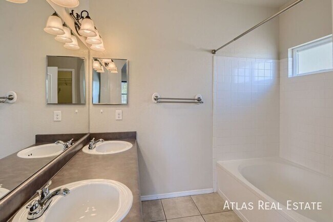 Photo - 715 Ridgebury Pl