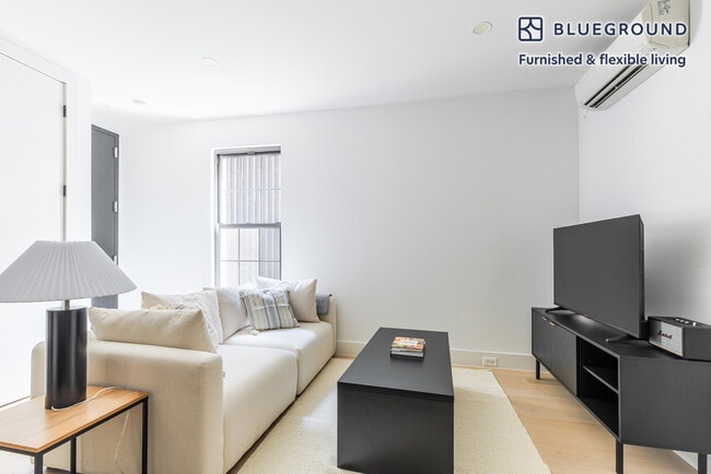 Building Photo - 70 Middagh St Rental