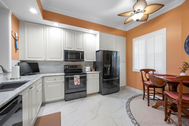 Photo - 8 Harbour Isle Dr E Unit PH05