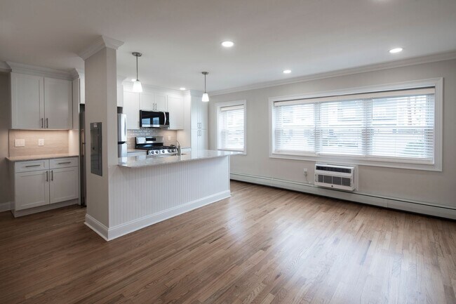 Photo - Hickory Manor: In-Unit Washer & Dryer, Heat, Water & Gas Included, Fitness Center, Sauna, and Bar...