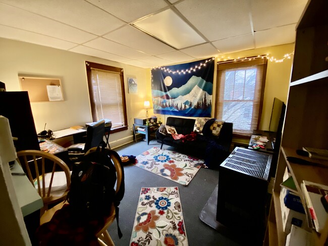 Building Photo - 127 Lorentz St Unit 3 Rental