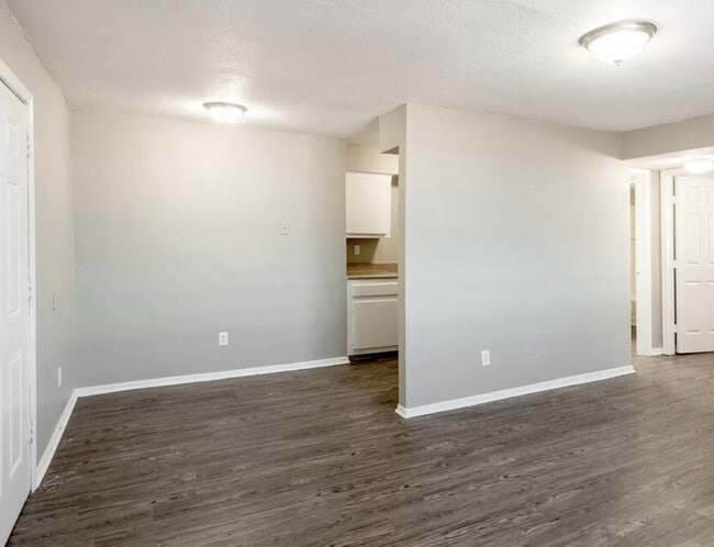 Building Photo - Towne Manor Rental