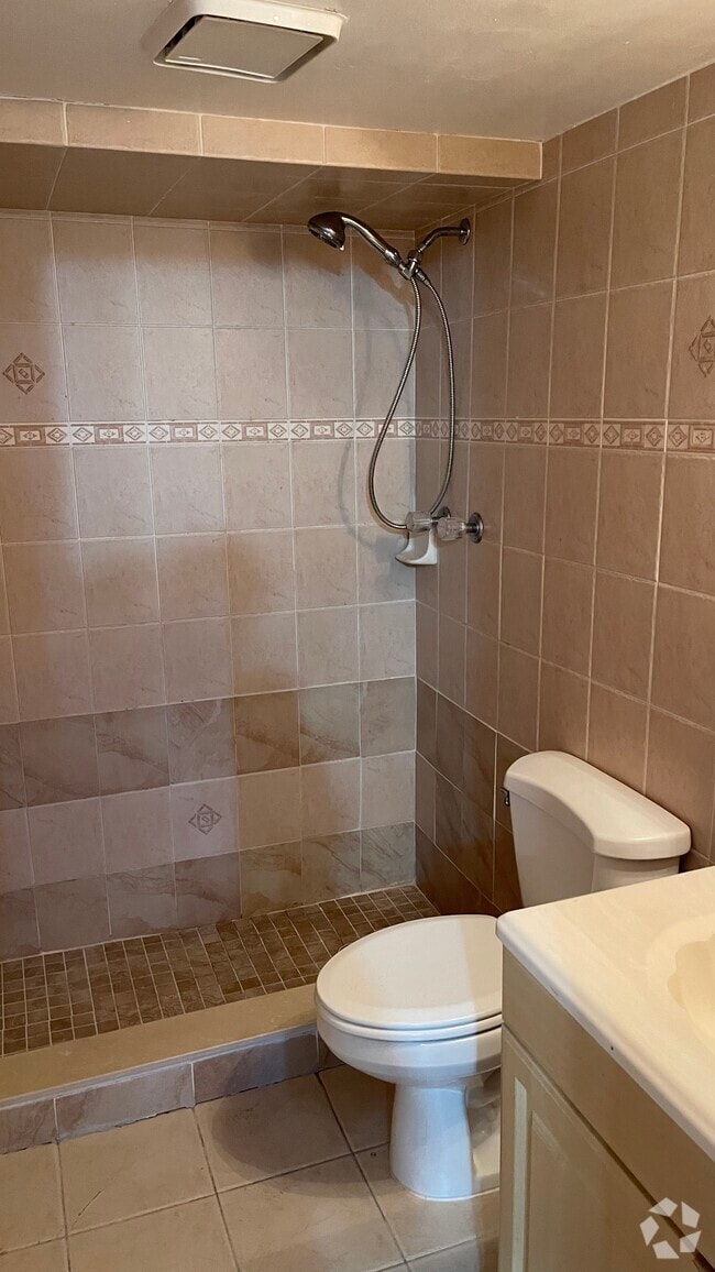 Building Photo - 3700 N Pine Island Rd Unit 310 Rental