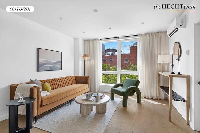 Photo - 1 Putnam Ave