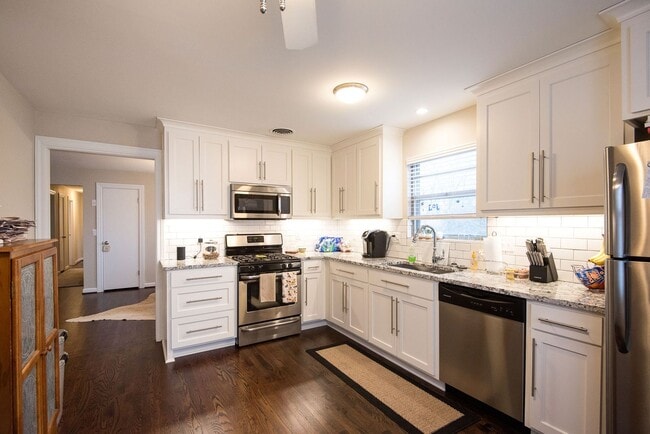 Building Photo - 7622-7624 MAIN STREET Unit 7622