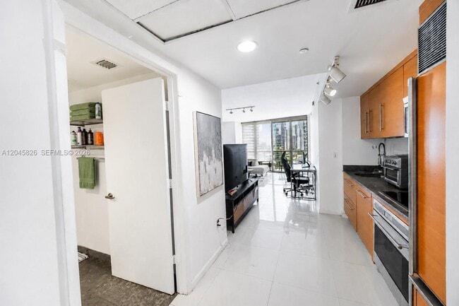 Photo - 475 Brickell Ave Unit 2010